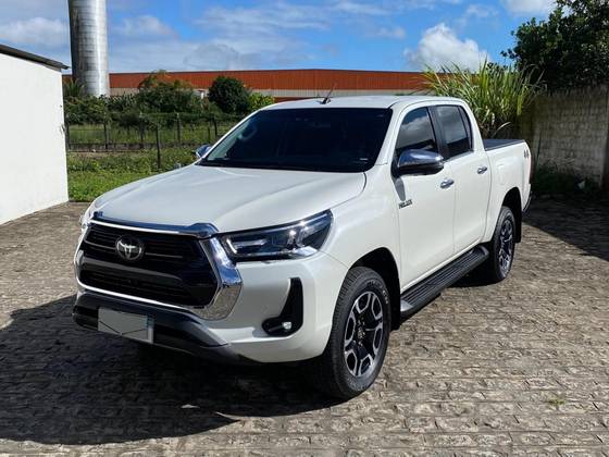 TOYOTA HILUX 2.8 D-4D TURBO DIESEL CD SRX 4X4 AUTOMÁTICO